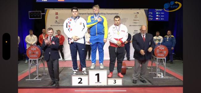 Axel Isberg  19 years old  a student at the Elite Sports University  Karlstad University  recently became the European champion in equipped powerlifting at the Junior European Championships in Luxembourg.