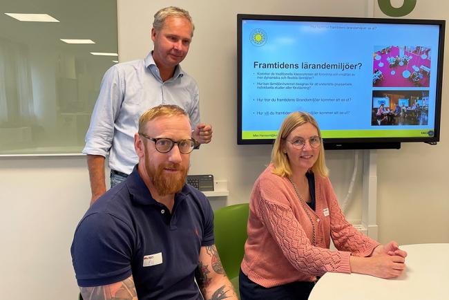 Pär Gäfvert och Therese Åkesson lärare på Mörmoskolan Hammarö kommun besökte Max Hansson universitetspedagogisk utvecklare vid Universitetspedagogiska enheten (UPE) på Karlstads universitet för att lära mer om framtidens lärandemiljöer. 