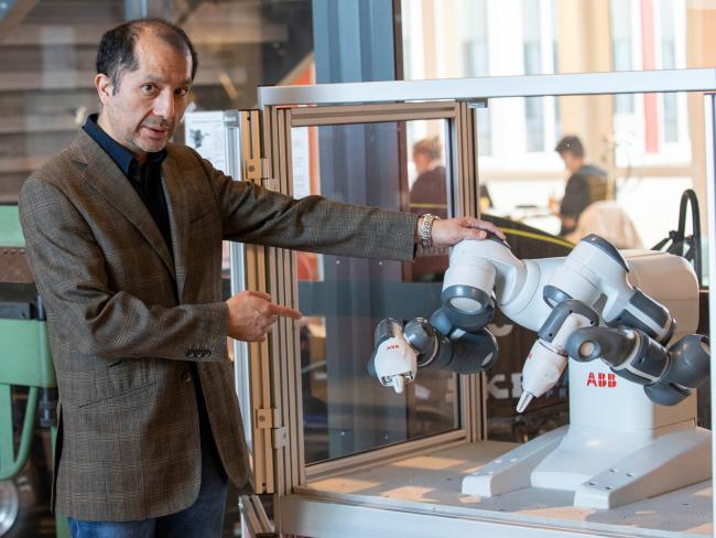 Jorge Solis med robot